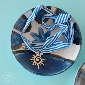 Colar lenço azul Sol