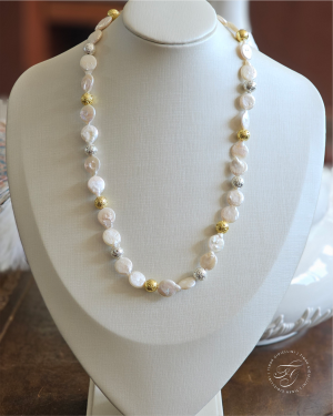 Colar Pérola Moeda e Pedra Vulcânica